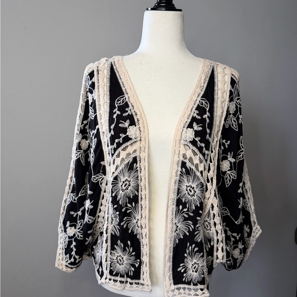 Sweaters - Black and Cream Floral Embroidered Kimono